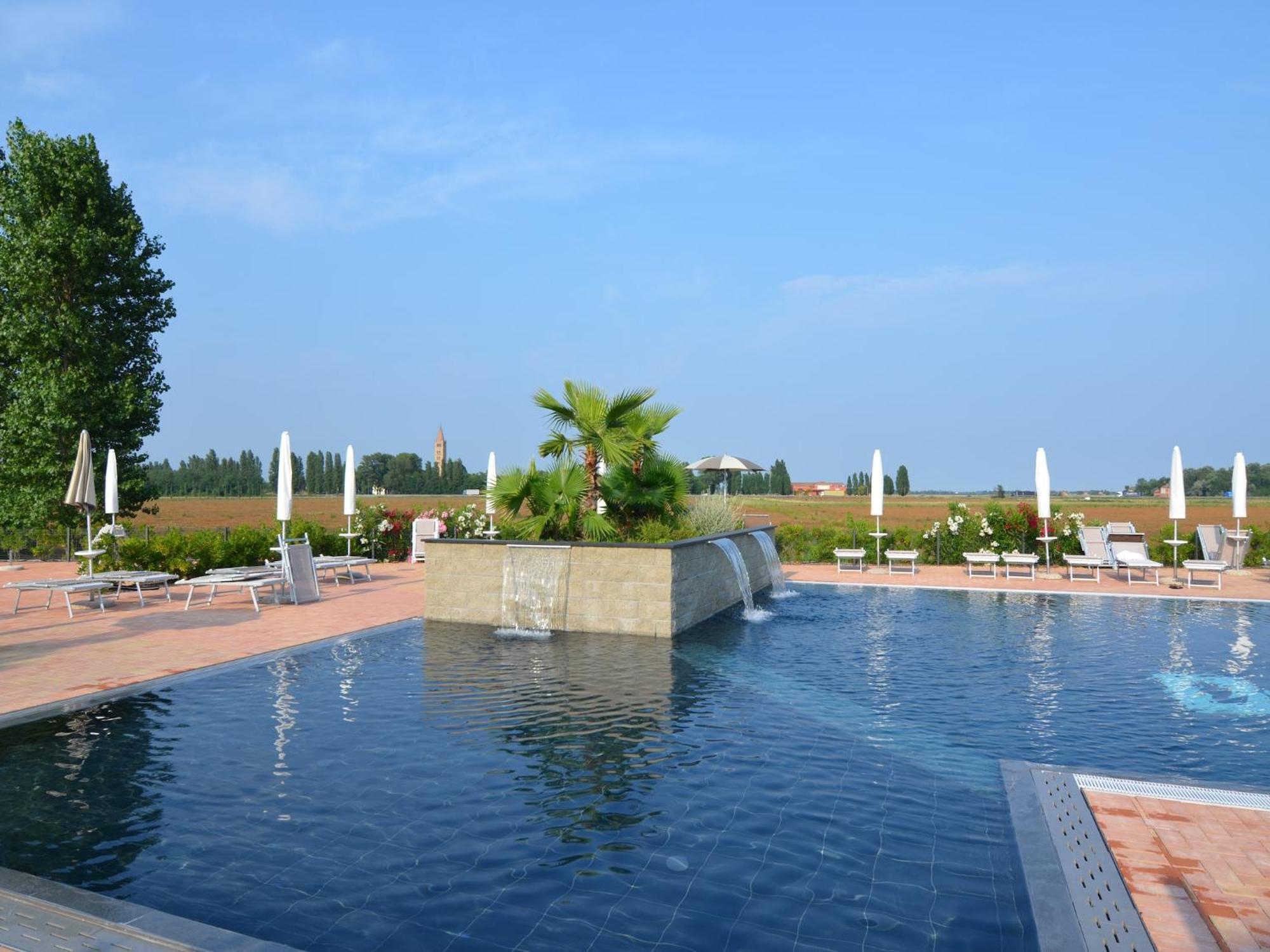 Characteristic Apartment In Codigoro With Pool Extérieur photo