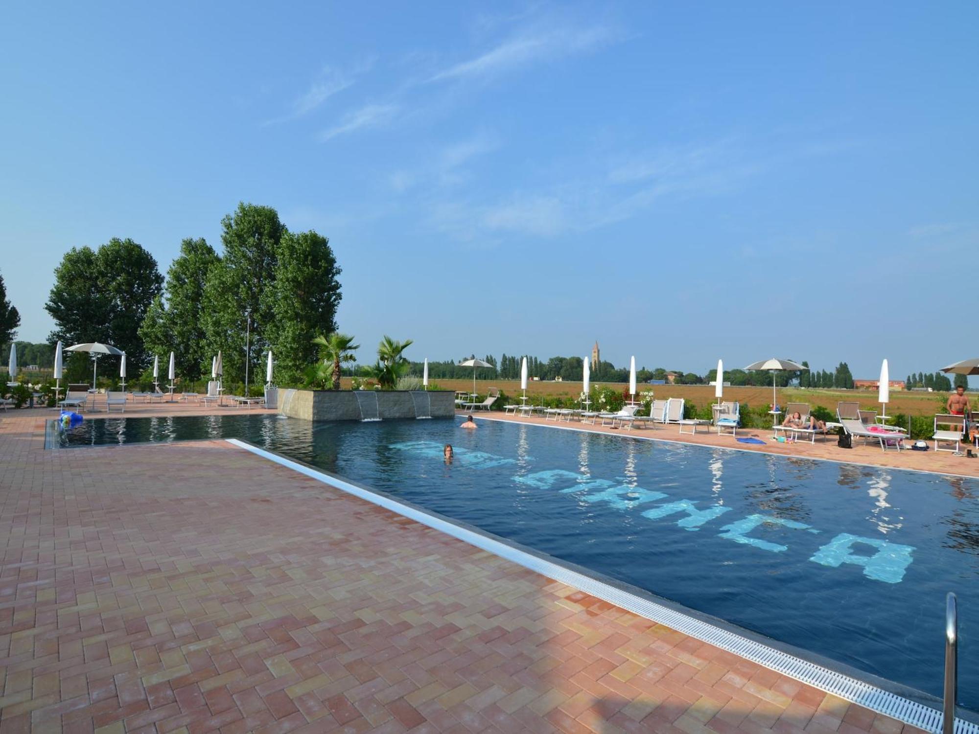 Characteristic Apartment In Codigoro With Pool Extérieur photo